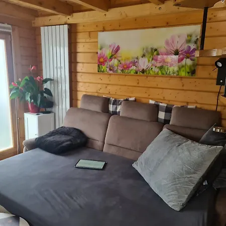 Kleines Blockbohlenhaus Als Ferienwohnung Oder Dauervermietung Apartment Karwitz