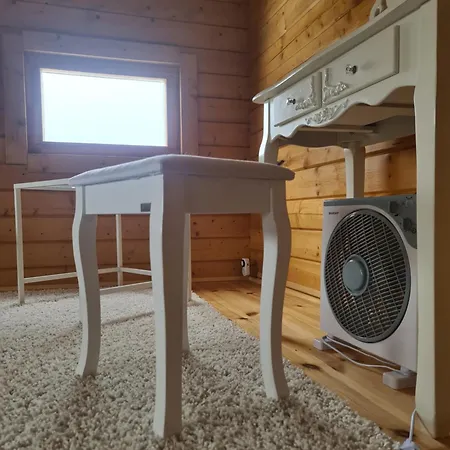 Kleines Blockbohlenhaus Als Ferienwohnung Oder Dauervermietung Karwitz