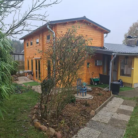 Kleines Blockbohlenhaus Als Ferienwohnung Oder Dauervermietung